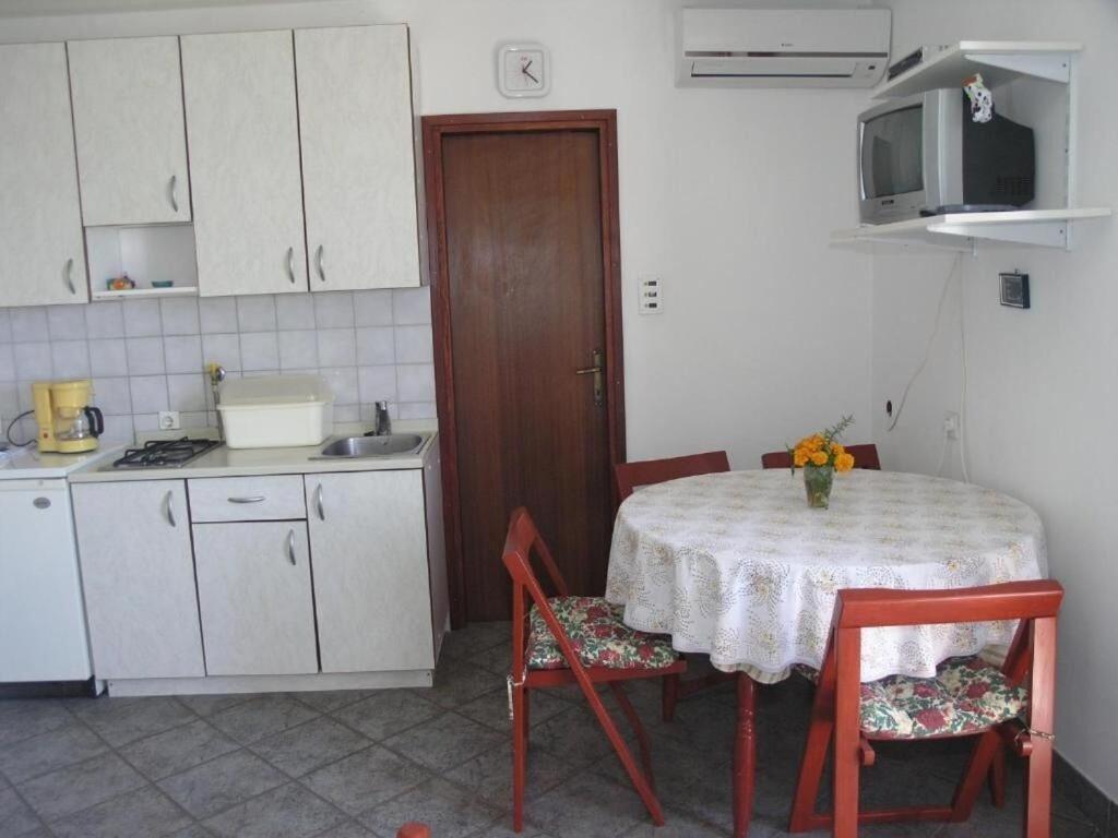 Apartments Ana Бибине Екстериор снимка