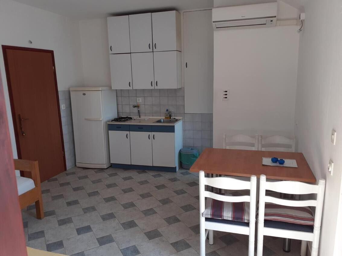 Apartments Ana Бибине Екстериор снимка