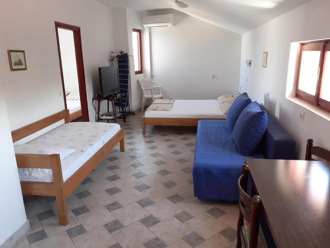 Apartments Ana Бибине Екстериор снимка