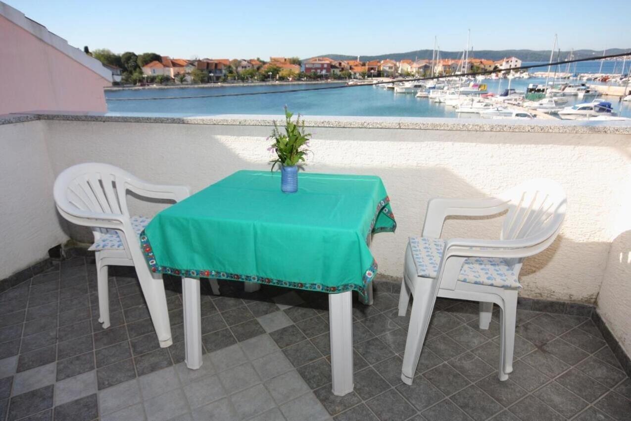 Apartments Ana Бибине Екстериор снимка