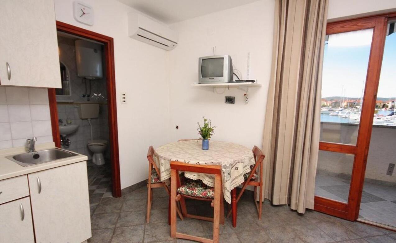 Apartments Ana Бибине Екстериор снимка
