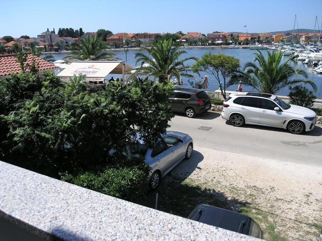 Apartments Ana Бибине Екстериор снимка