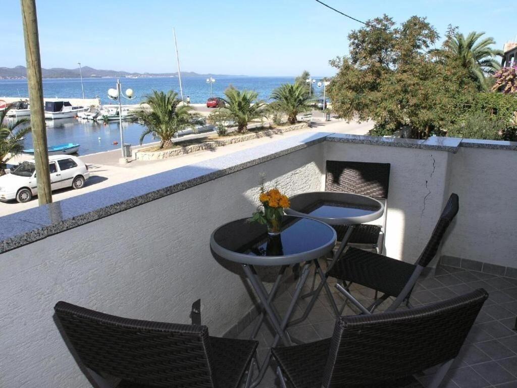 Apartments Ana Бибине Екстериор снимка