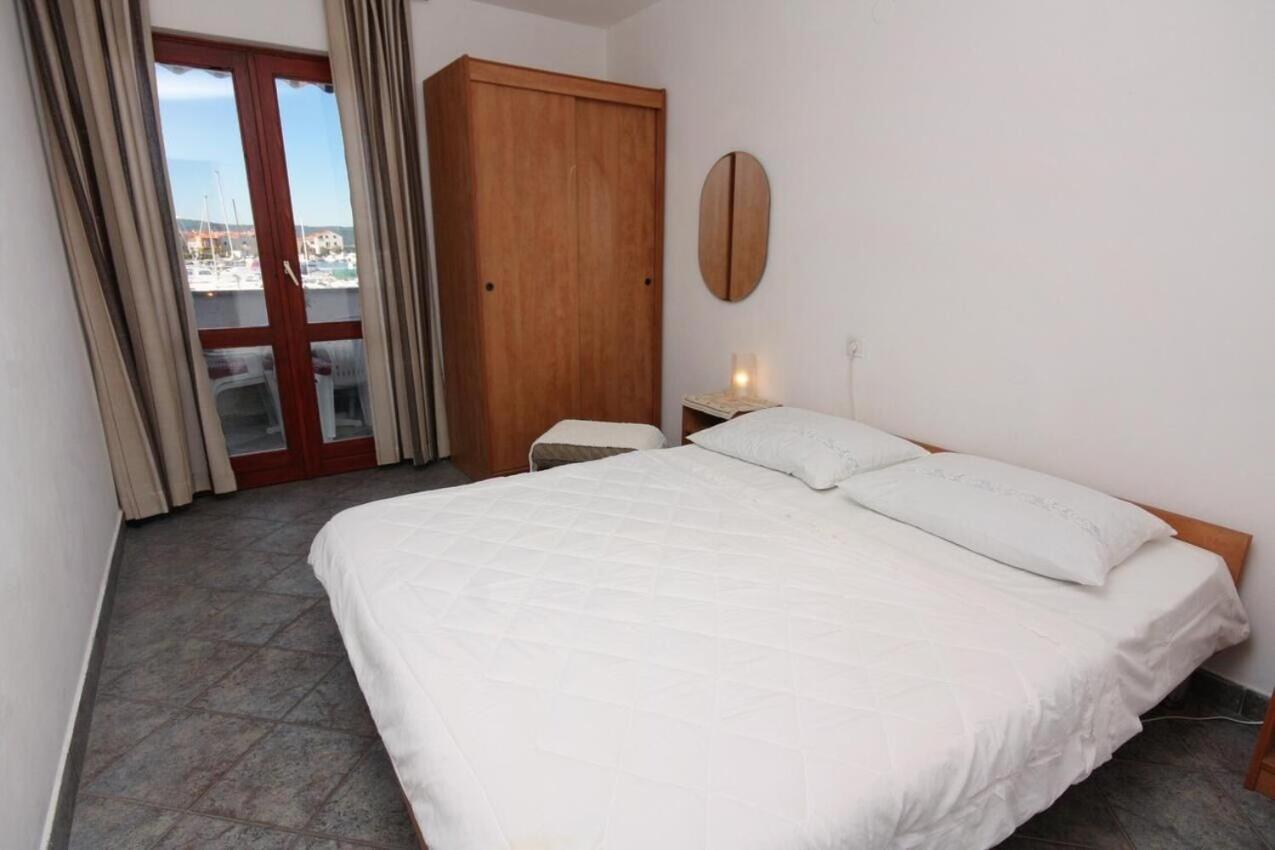 Apartments Ana Бибине Екстериор снимка