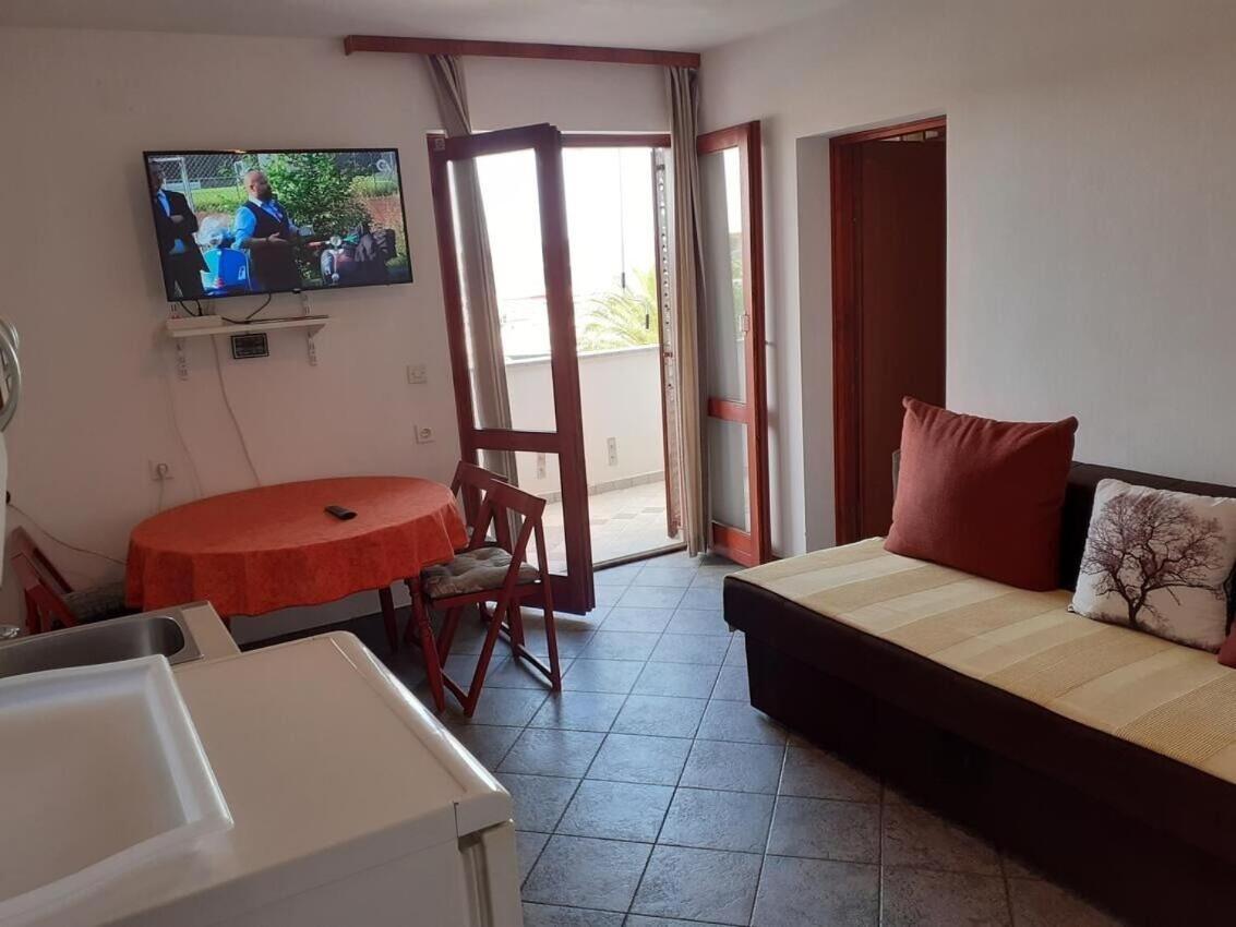 Apartments Ana Бибине Екстериор снимка